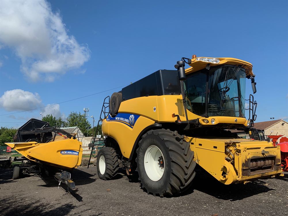 New Holland CR 9080 » Cotswold Farm Machinery (CFM)