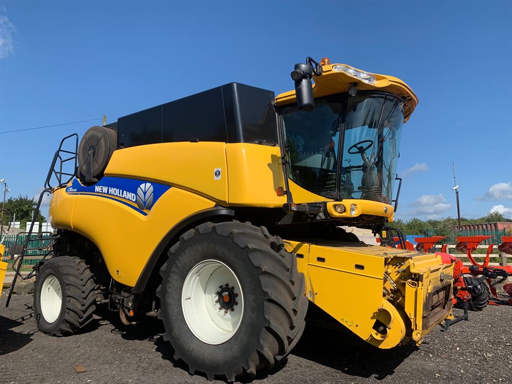 New Holland CR 9080 » Cotswold Farm Machinery (CFM)