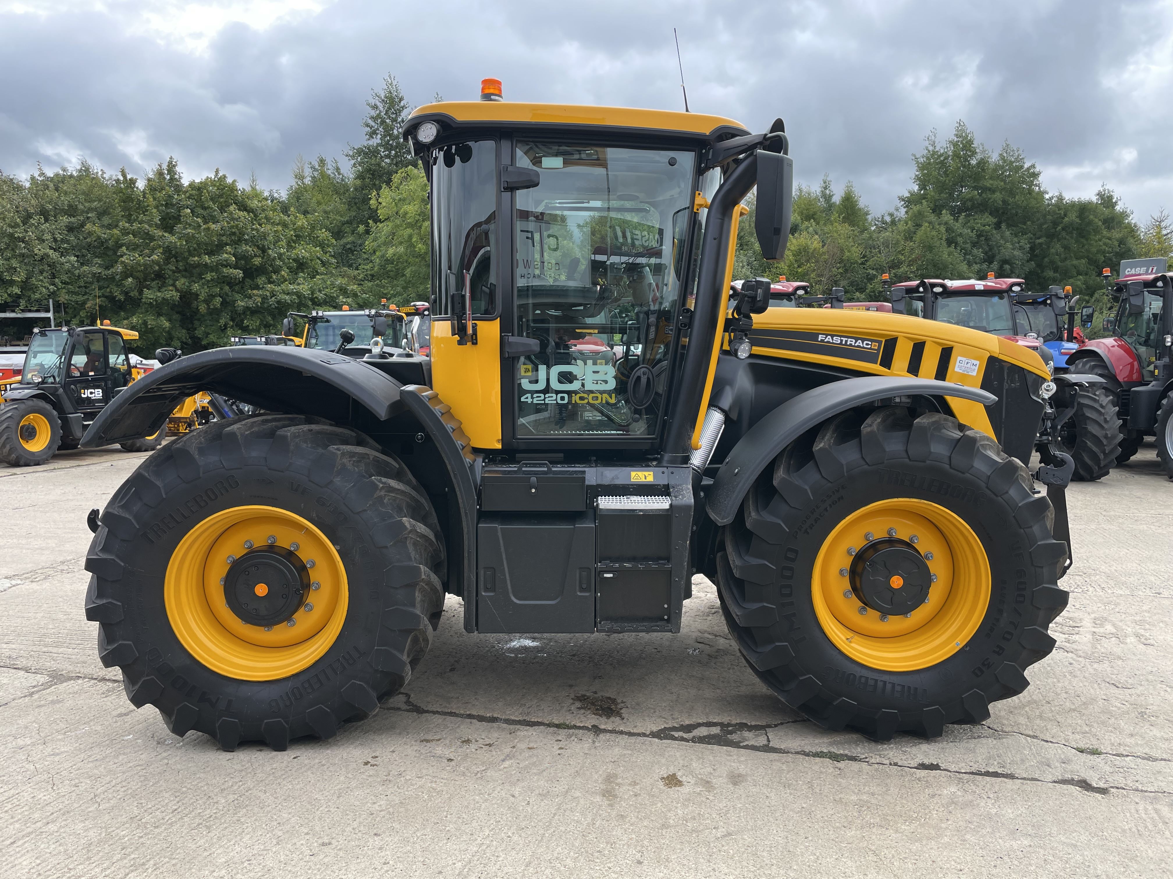 DEMO JCB Fastrac ICON 4220 » Cotswold Farm Machinery (CFM)