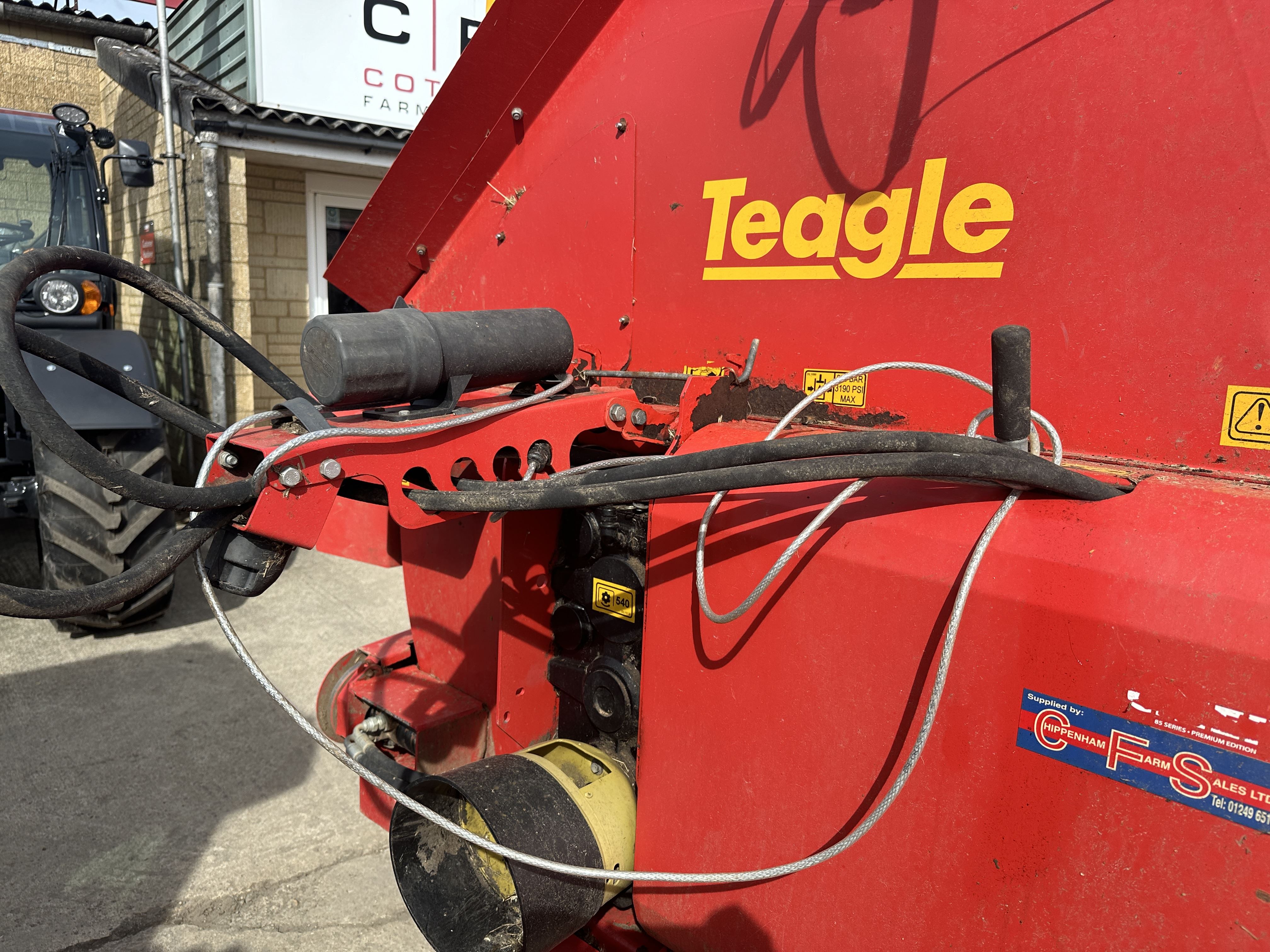 USED Teagle Tomahawk 8555 straw blower/feeder » Cotswold Farm Machinery