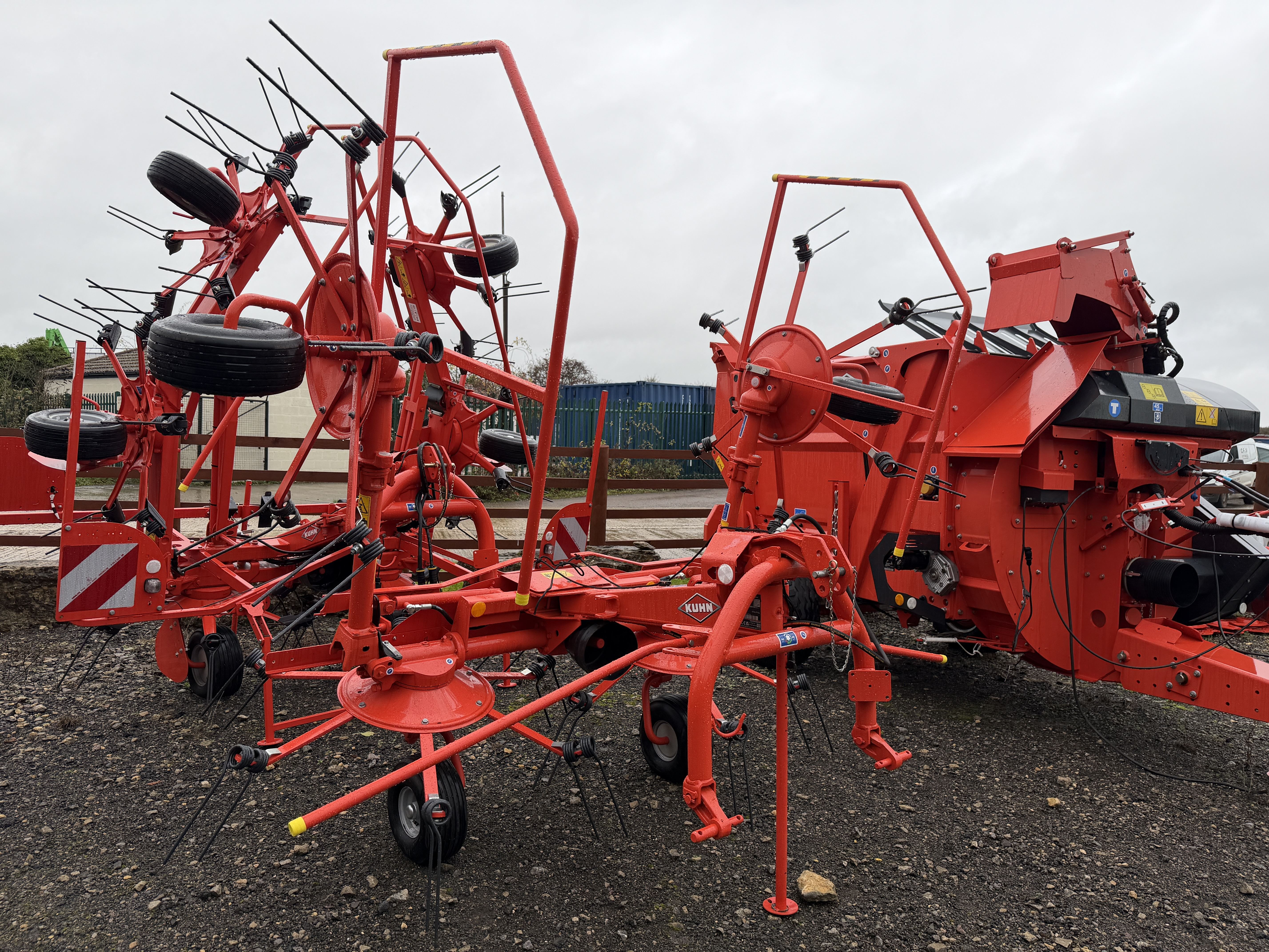 NEW Kuhn GF 502 4 rotor tedder