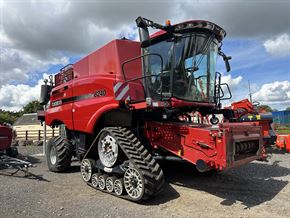 USED Case IH Axial-Flow 8240 & 35ft header